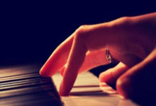 公牛艰难拿下比赛，登顶积分榜